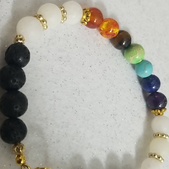 7 Chakra stone, white quartz beaded bracelet - Picture 5 of 8